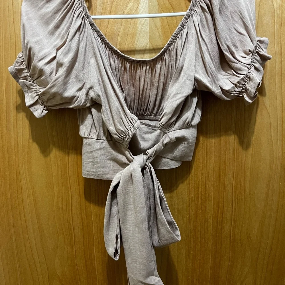 New Printed trendy crop top, different colors. (No tags) - Picture 5 of 5